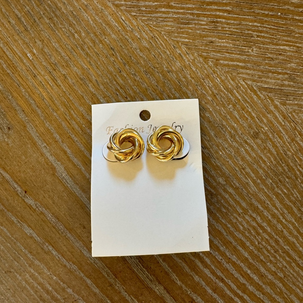 Knot earrings